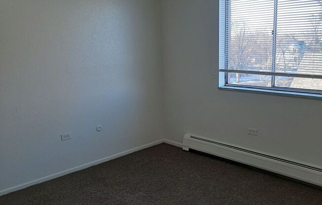 2 beds, 1 bath, $1,100, Unit 403 - 01