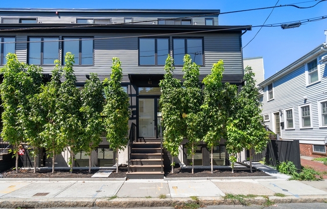 61 BRISTOL ST