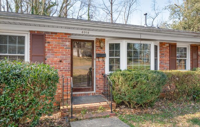 Cute 3-Bedroom Brick Ranch in Oakhurst!