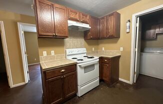 3 beds, 2 baths, $925