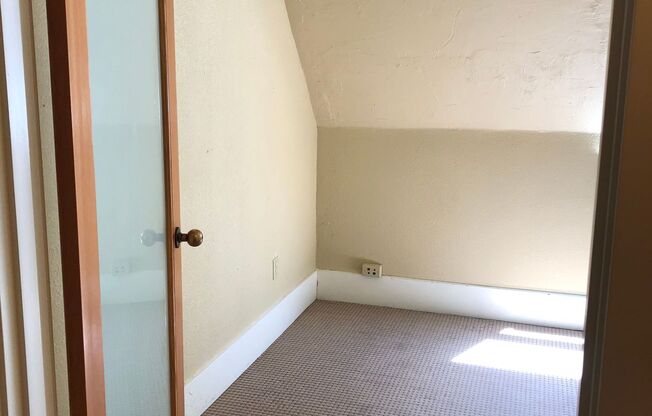 Office Suites in NW Nob Hill/Alphabet District!