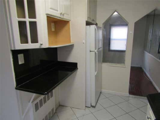 2 beds, 1 bath, 979 sqft, $2,500