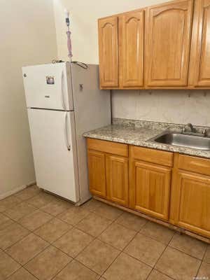 3 beds, 2 baths, $2,650, Unit 2FL