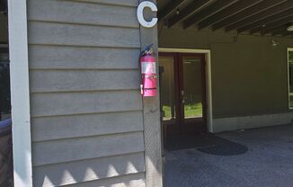 Cozy 1-Bedroom Rental Near Alderwood Mall & Light Rail