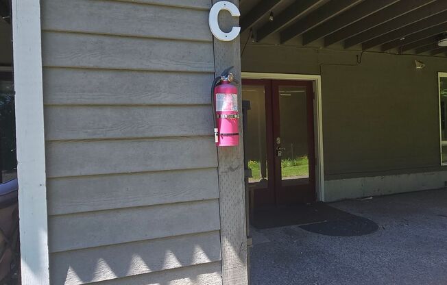 Cozy 1-Bedroom Rental Near Alderwood Mall & Light Rail