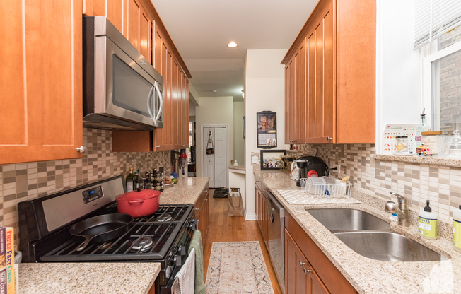 2702 W Thomas St, Chicago IL 2
