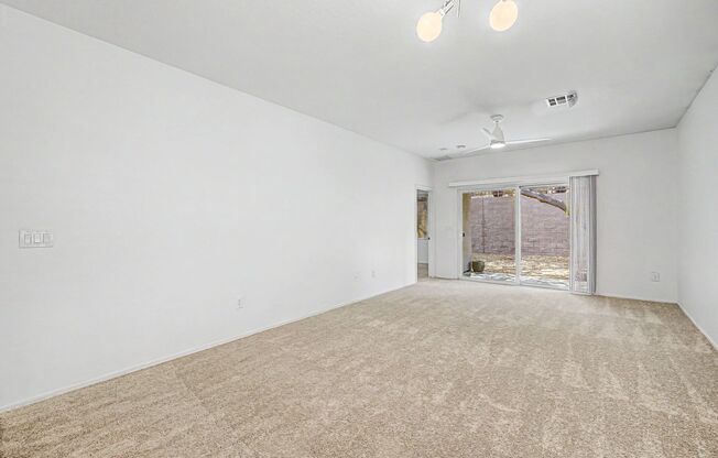 Sun City Anthem-Solera Community-55+ Age Restricted Community-Freshly painted interior-New Carpet Throughout