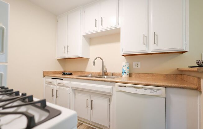 1 bed, 1 bath, $2,150, Unit 15
