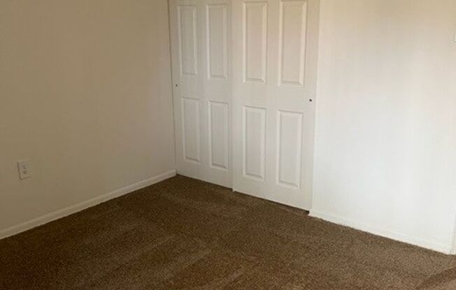 2 beds, 1 bath, 931 sqft, $1,575, Unit 00 - E- 2