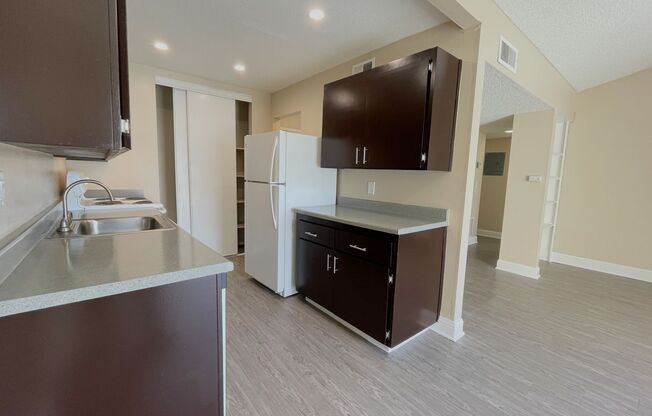 2 beds, 1 bath, 840 sqft, $1,595, Unit RO-28