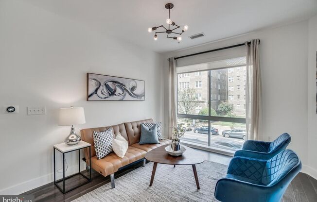 Stunning Modern Two Bedroom W/Private Patio, Garage Parking Included, Storage & Roof Top!