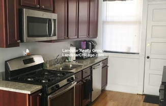 1318 W Waveland Ave
