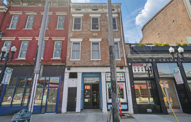 107 W ELDER ST