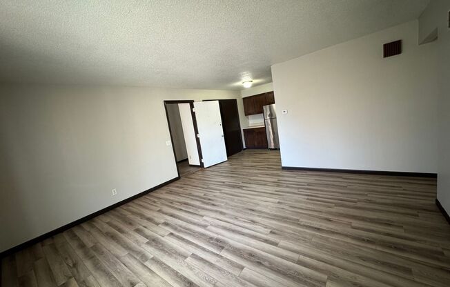 2 beds, 1 bath, $875, Unit 1224 Monroe Unit 5