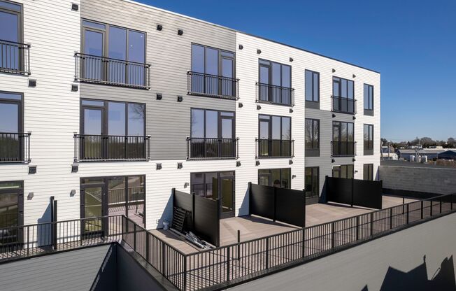1 bed, 1 bath, 755 sqft, $2,400, Unit 301