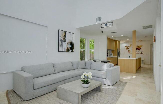 4867 PONCE DE LEON BLVD