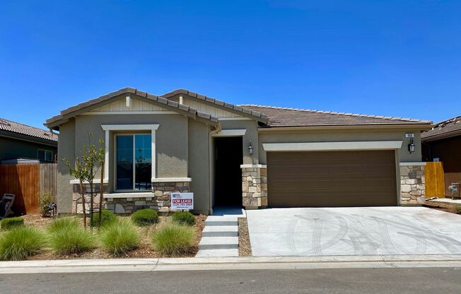 $2,650 Leonard & Barstow, 4 Beds - Lindsay Lane, Clovis / SOLAR!