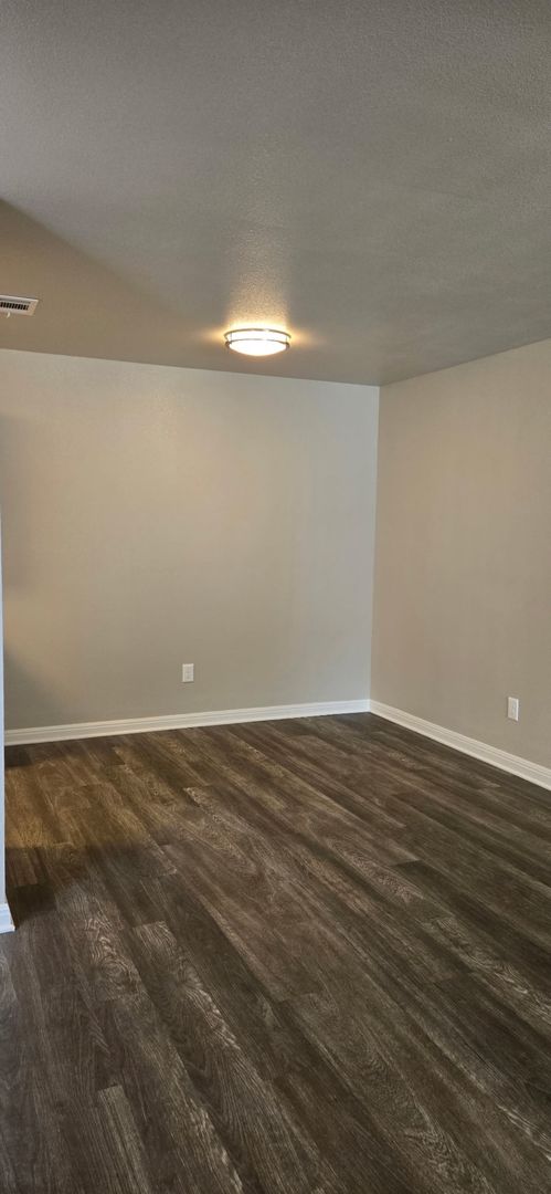 2 beds, 1 bath, 770 sqft, $1,120, Unit 812