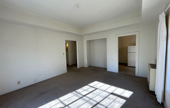 1 bed, 1 bath, 576 sqft, $1,595, Unit 14