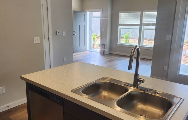 2 beds, 2.5 baths, 1,050 sqft, $1,750, Unit 6307 - 102