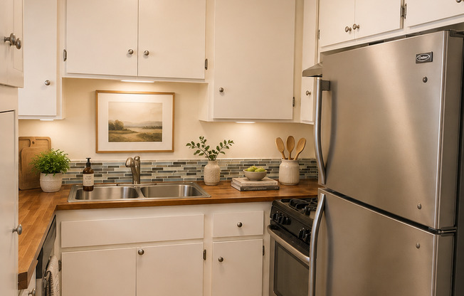 2 beds, 2 baths, 900 sqft, $2,395, Unit 303