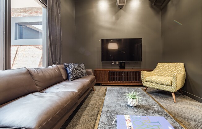 Studio, 1 bath, 379 sqft, $1,049, Unit 208