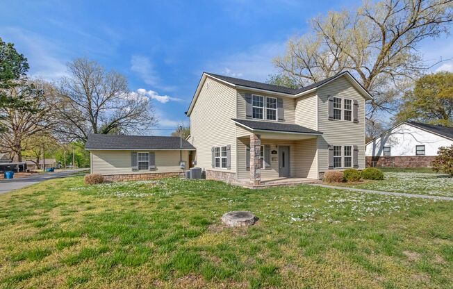 Bentonville Home with an Unbeatable Location! 1 Mile from new Walmart Home Office!