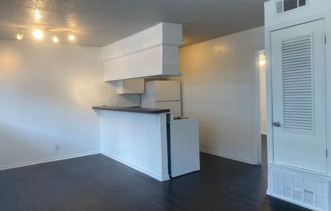 Great one bedroom in Hyde Park!