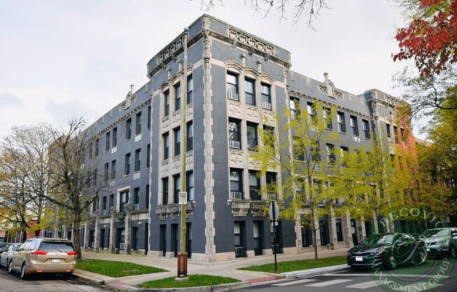 2 beds, 1 bath, $2,300, Unit 201