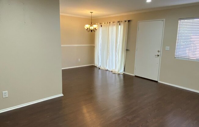 2 beds, 1 bath, $2,850