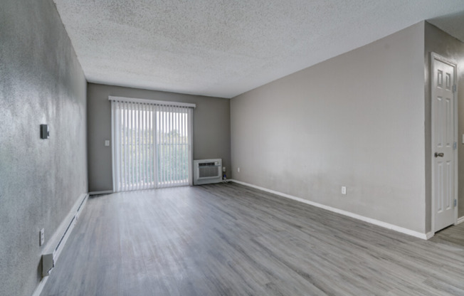 2 beds, 1 bath, 800 sqft, $980, Unit 5927-002