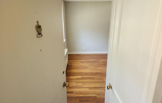 2 beds, 1 bath, 897 sqft, $2,225, Unit A-21