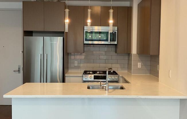 1 bed, 1 bath, 713 sqft, $4,200, Unit 6G