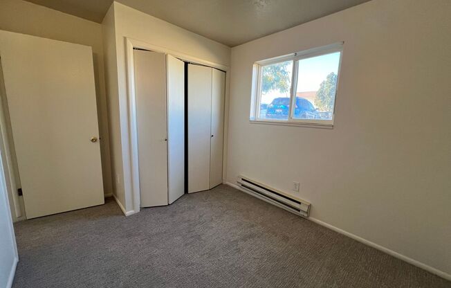 2 beds, 1 bath, $975, Unit 5105 Hawthorne # 12