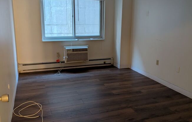 1 bed, 1 bath, 570 sqft, $2,850, Unit 702