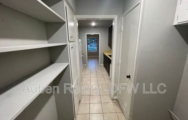 930 LINDY CT
