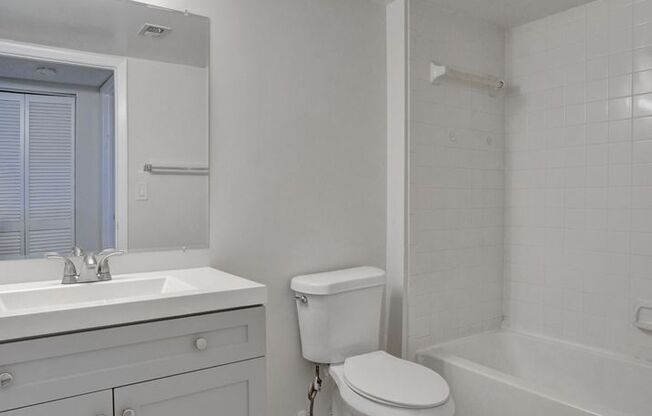 2 beds, 2 baths, $2,000, Unit APARTMENT 407