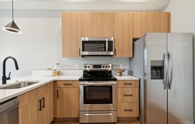 2 beds, 2 baths, 895 sqft, $1,790, Unit Unit 304