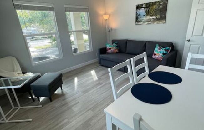 2beds/1 bath for rent - 3711 1st ave S, St Petersburg FL 33711 UNIT A