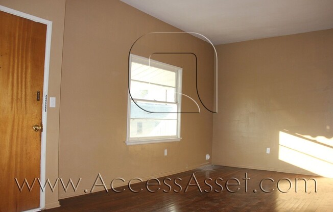 Charming 1 Bed/1 Bath Bottom Unit In The Heart Of Lake Elsinore!