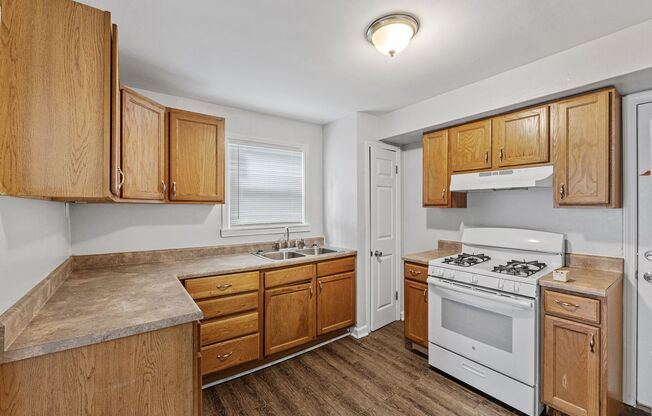 2 beds, 1 bath, $1,050