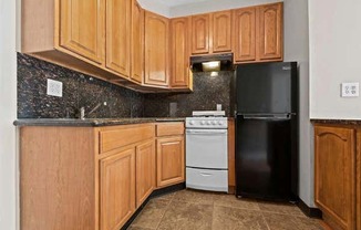 Studio, 1 bath, 575 sqft, $1,700, Unit 1RF