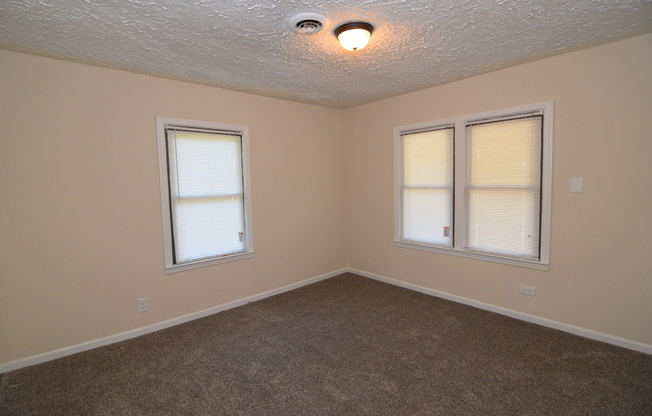 3 beds, 1 bath, $835