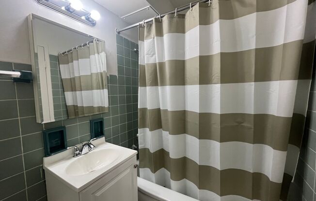 1 bed, 1 bath, $1,150, Unit 207