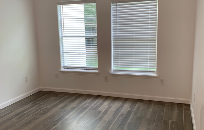 Spacious and Clean 3 BR HOUSE - Looking for the right people to call home!