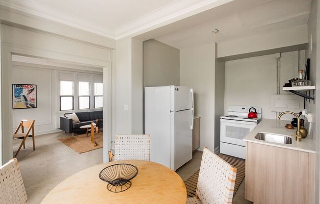 2 beds, 1 bath, 1,000 sqft, $1,646, Unit 202