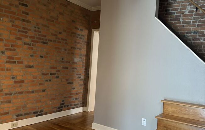 Gorgeous Italian Village Townhome!
