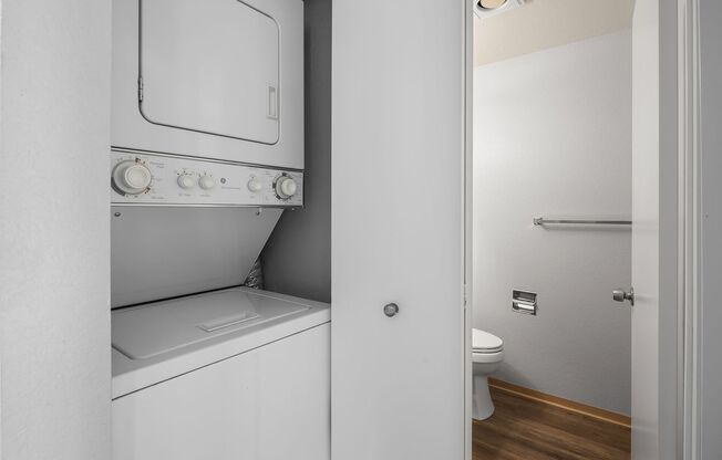 2 beds, 1.5 baths, 860 sqft, $2,250, Unit 404