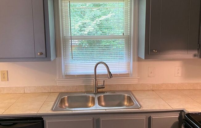 Charming Well Maintained Ranch on Quiet Cul-de-Sac – 3BR/2BA Near Downtown Decatur