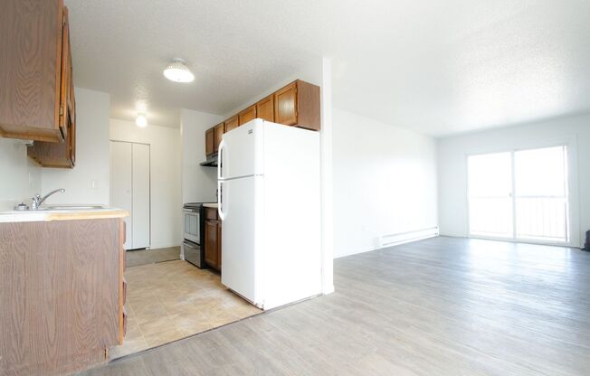 2 beds, 1 bath, $850, Unit 2707 Hawken Street #23